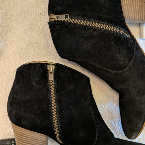 Club Monaco black suede side 9 zipper ankle Size 9 - Picture 16 of 16